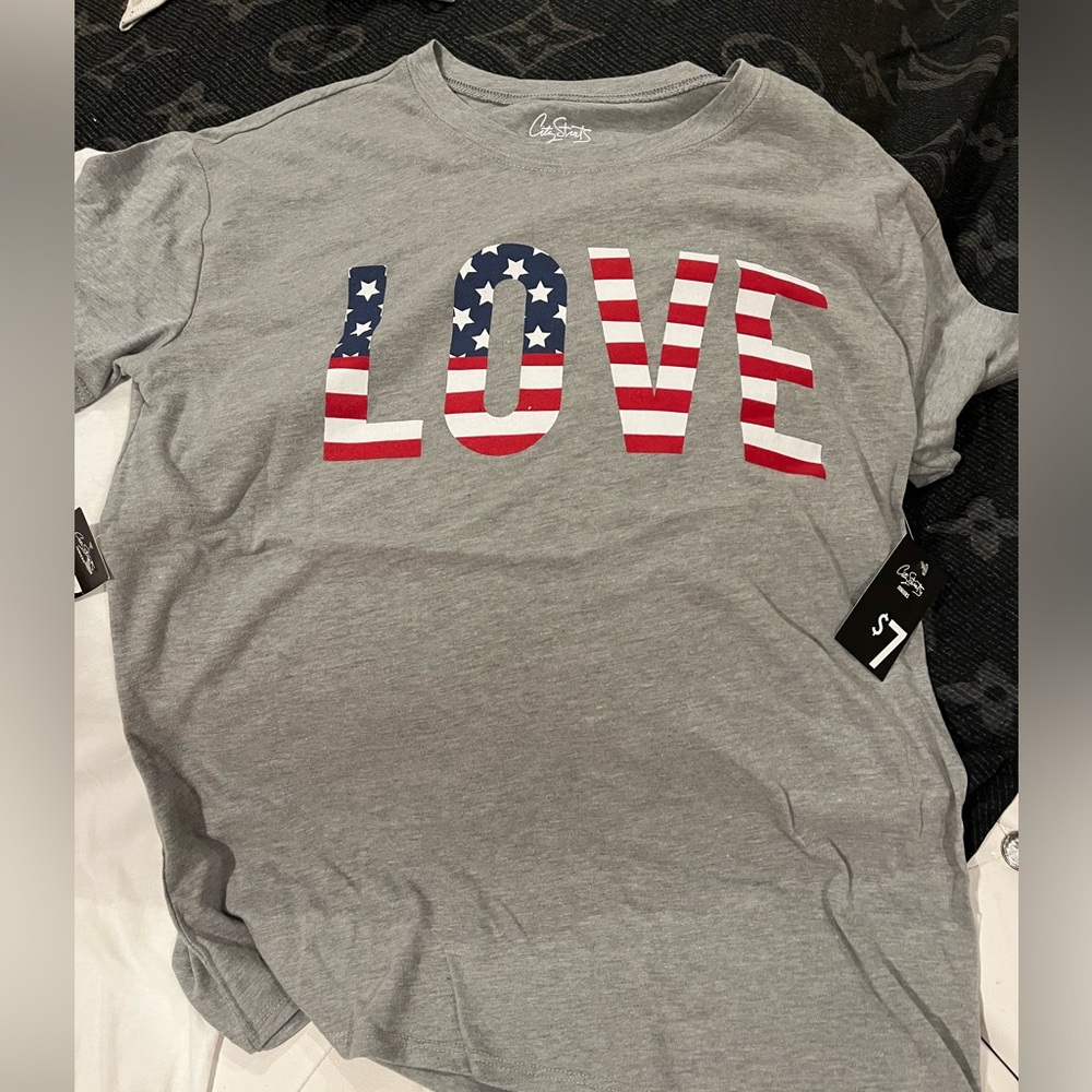 Tees 🇺🇸 - Picture 2 of 5